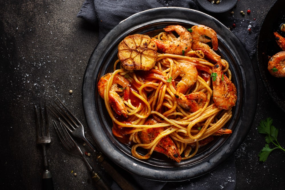 pasta-spaghetti-with-shrimps-sauce-min